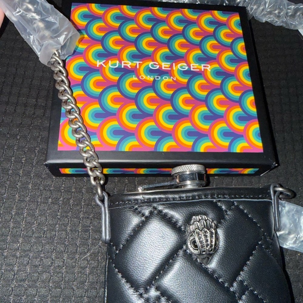 Kurt Geiger Black Quilted Chain Crossbody Flask Bag - Picture 5 of 6